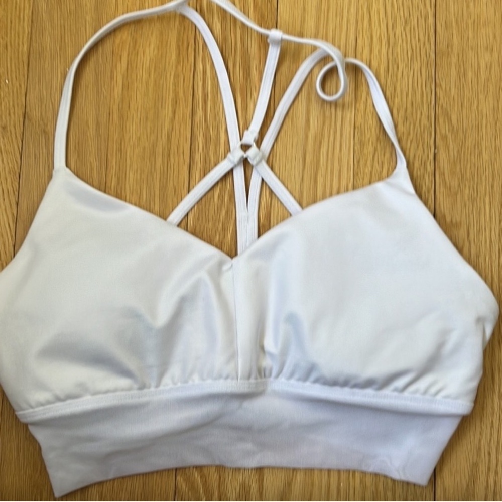 Alo yoga- sports bra worn once. size small
